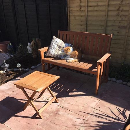 Basingstoke En Suite Room In Garden Annex Exterior photo